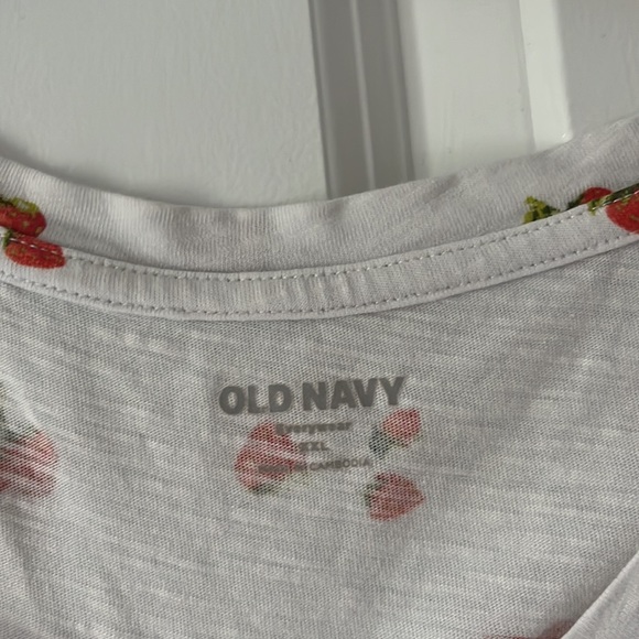 Old navy T shirt - Picture 2 of 3